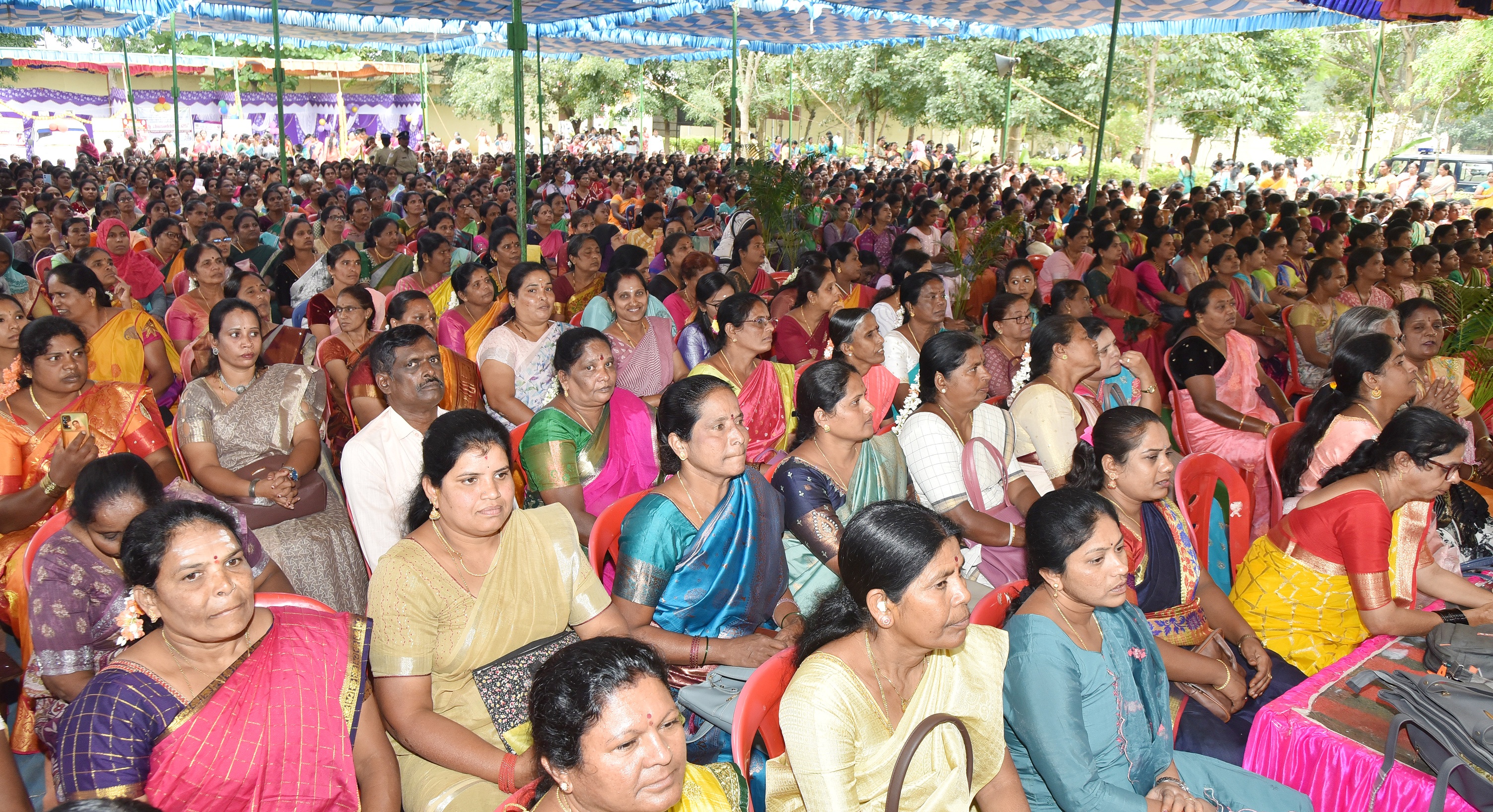 ತುಮಕೂರಿನಲ್ಲಿ ಮಂಗಳವಾರ ಮಹಿಳಾ ಮತ್ತು ಮಕ್ಕಳ ಅಭಿವೃದ್ಧಿ ಇಲಾಖೆಯಿಂದ ಐಸಿಡಿಎಸ್‌ ಸುವರ್ಣ ಮಹೋತ್ಸವದ ಅಂಗವಾಗಿ ಹಮ್ಮಿಕೊಂಡಿದ್ದ ಪೂರ್ವಭಾವಿ ಕಾರ್ಯಕ್ರಮದಲ್ಲಿ ಭಾಗವಹಿಸಿದ್ದ ಮಹಿಳೆಯರು