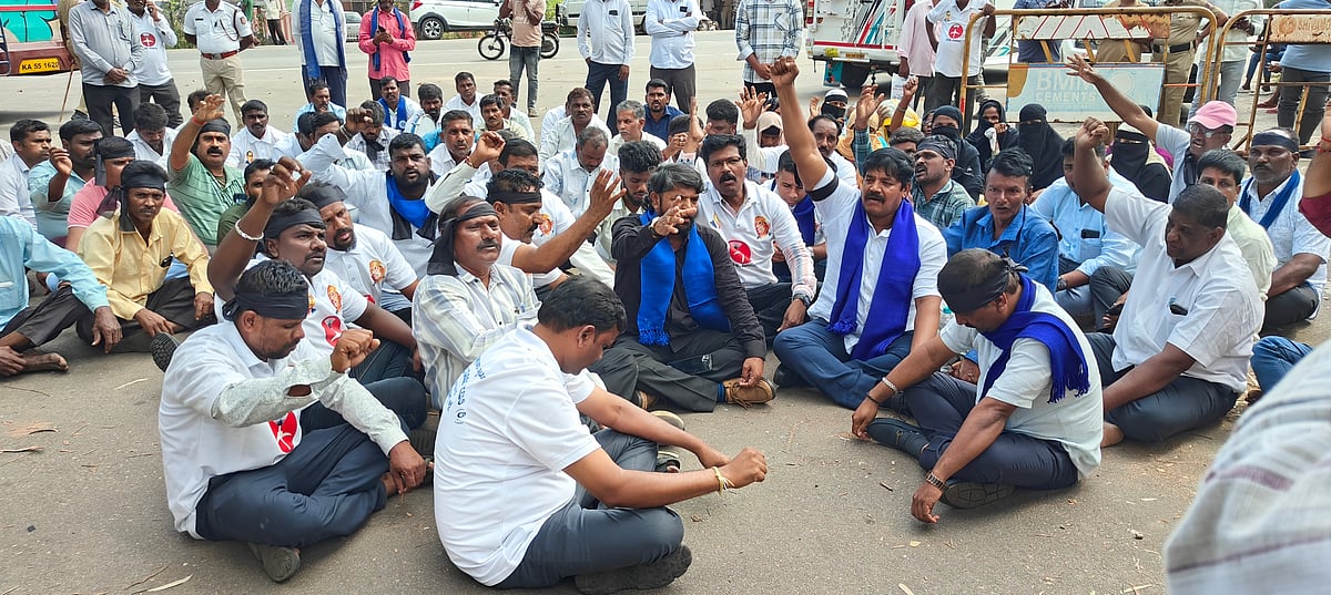ಕುವೆಂಪು ವಿಶ್ವವಿದ್ಯಾಲಯ: ಒಳಗೆ ವಿಚಾರ ಸಂಕಿರಣ; ಹೊರಗೆ ಕಪ್ಪುಪಟ್ಟಿ ಚಳವಳಿ
