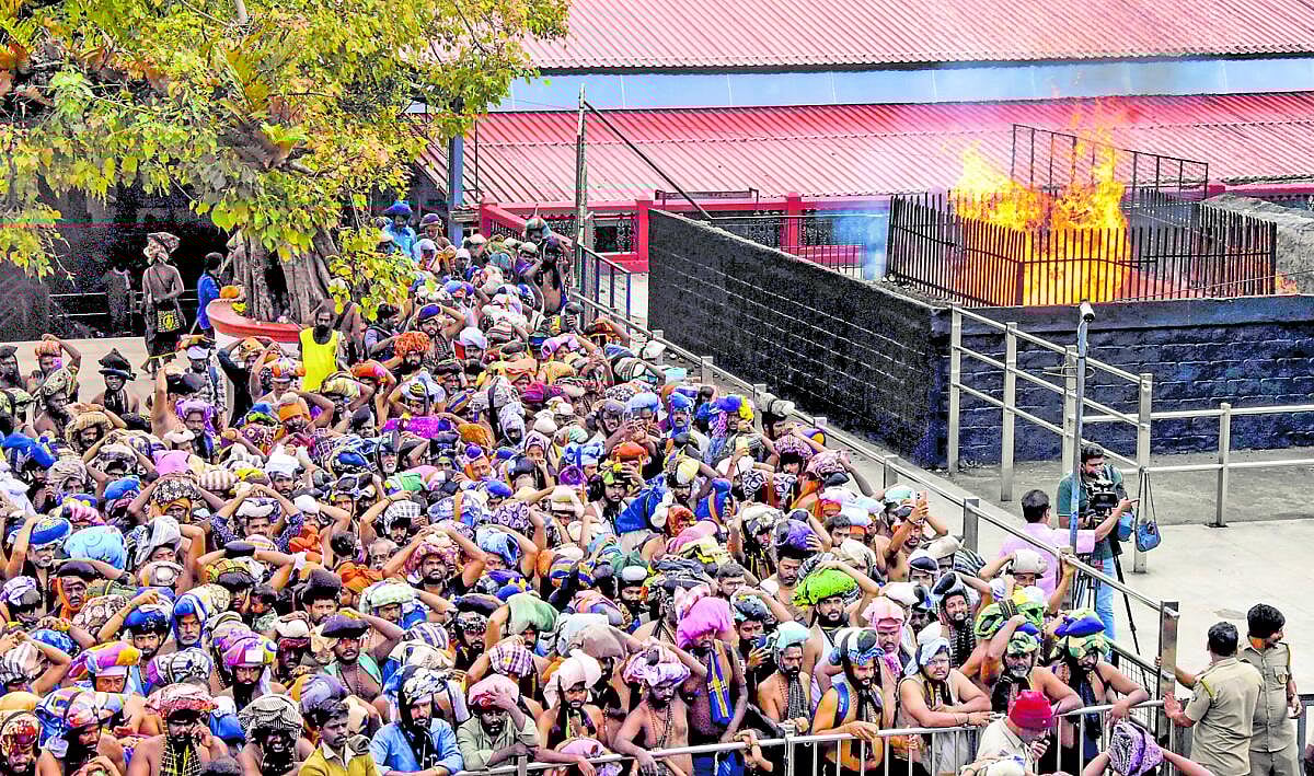 Sabarimala | ಶಬರಿಮಲೆ ದೇವಾಲಯದಲ್ಲಿ ಜನದಟ್ಟಣೆ: ಹೈಕೋರ್ಟ್‌ ತರಾಟೆ