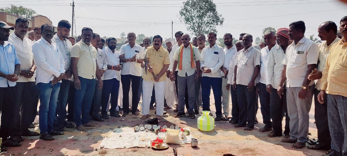 ಚಿಕ್ಕೋಡಿ: ₹90 ಲಕ್ಷ ಮೊತ್ತದ ವಿವಿಧ ಕಾಮಗಾರಿಗಳಿಗೆ ಚಾಲನೆ