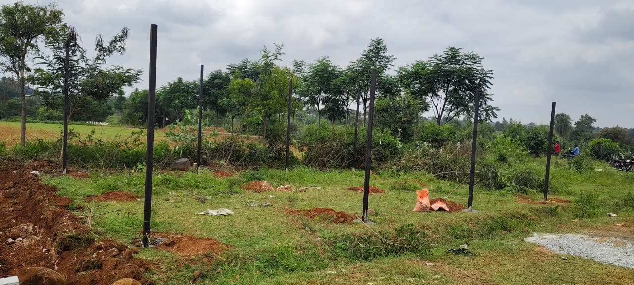 ಬಂಗಾರಪೇಟೆ ತಾಲ್ಲೂಕಿನ ಮಾಗೊಂದಿ ಗ್ರಾಮ ಪಂಚಾಯಿತಿ ವ್ಯಾಪ್ತಿಯಲ್ಲಿರುವ ರಾಮಾಚಂದ್ರಪುರ ಗ್ರಾಮದಲ್ಲಿ ವಸತಿ ಉದ್ದೇಶಕ್ಕಾಗಿ ಮಂಜೂರು ಮಾಡಿವ ಜಾಗವನ್ನು ಒತ್ತುವರಿಯನ್ನು ಮಾಡಿಕೊಂಡು ಧನ ಶೆಡ್ ಗಳ ನಿರ್ಮಾಣ