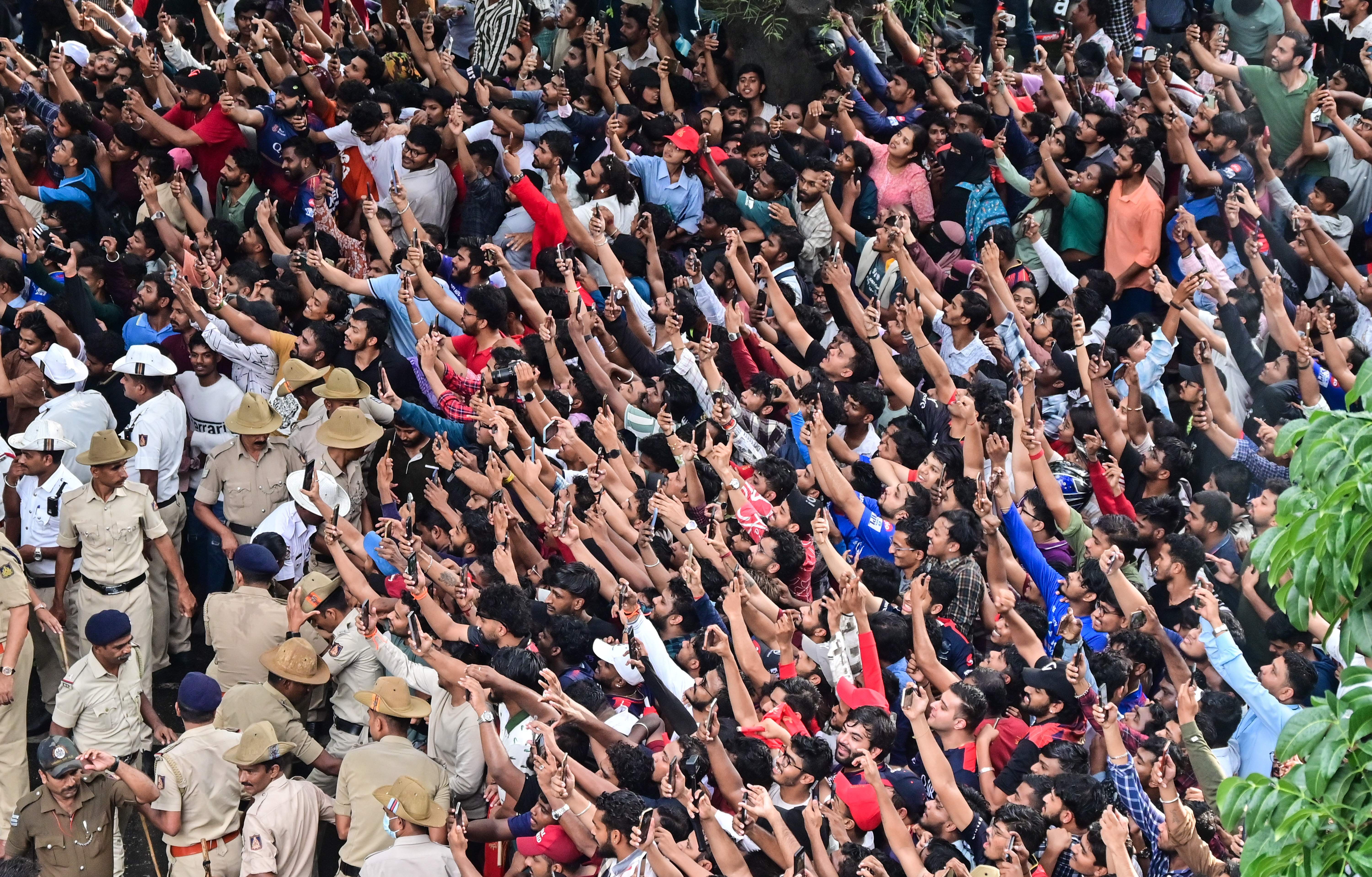 ಆರ್‌ಸಿಬಿ ವಿಜಯೋತ್ಸವಕ್ಕೆ ಸೇರಿದ್ದ ಕ್ರಿಕೆಟ್‌ ಅಭಿಮಾನಿಗಳು (ಸಂಗ್ರಹ ಚಿತ್ರ)  