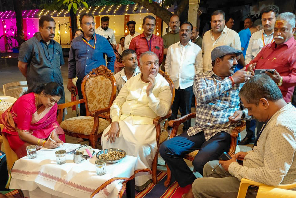 ಕಡಲೆಕಾಯಿ ಪರಿಷೆಯ ಮೇಲುಸ್ತುವಾರಿ ವಹಿಸಿದ್ದ ಮುಜರಾಯಿ ಸಚಿವ ರಾಮಲಿಂಗಾರೆಡ್ಡಿ