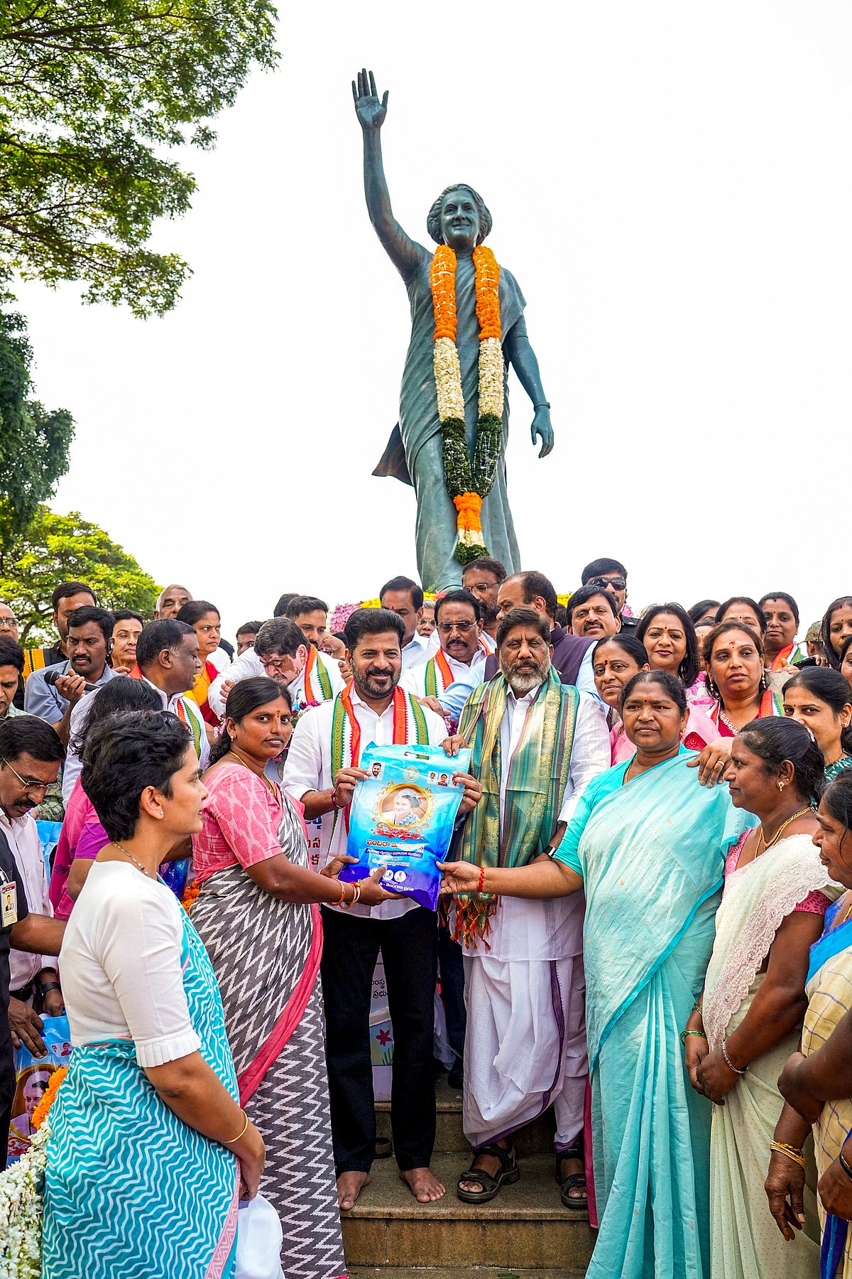 ತೆಲಂಗಾಣ: ‘ಇಂದಿರಮ್ಮ ಸೀರೆ ಯೋಜನೆ’ ಘೋಷಣೆ