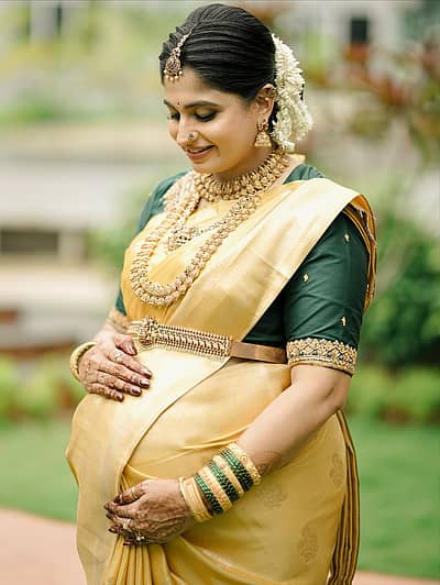 ನಟಿಯ ತಾಯ್ತನದ ಸಂಭ್ರಮದ ಫೋಟೊಗಳು ಸಾಮಾಜಿಕ ಮಾಧ್ಯಮದಲ್ಲಿ ಹರಿದಾಡುತ್ತಿದ್ದು, ಅಭಿಮಾನಿಗಳು ನಟಿಗೆ ಶುಭ ಹಾರೈಸಿದ್ದಾರೆ.