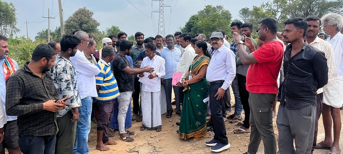 ಹಾರೋಹಳ್ಳಿ | ರೈತರ ಒಕ್ಕಲೆಬ್ಬಿಸುತ್ತಿರುವುದು ಖಂಡನೀಯ: ಆಕ್ರೋಶ