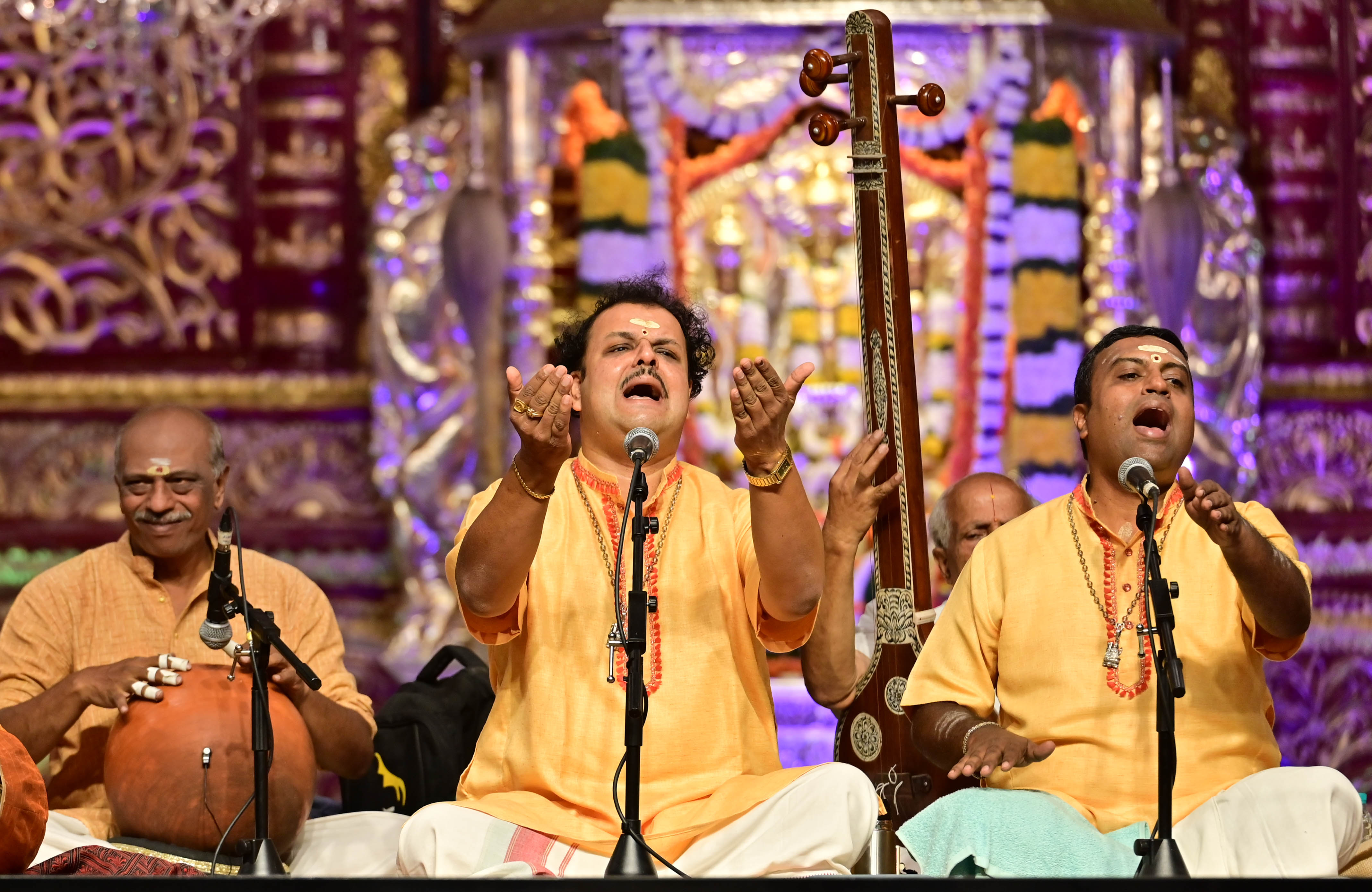 ಬೆಂಗಳೂರು ಸಹೋದರರಾದ ಎಂ.ಬಿ. ಹರಿಹರನ್ ಮತ್ತು ಎಸ್. ಅಶೋಕ್ 