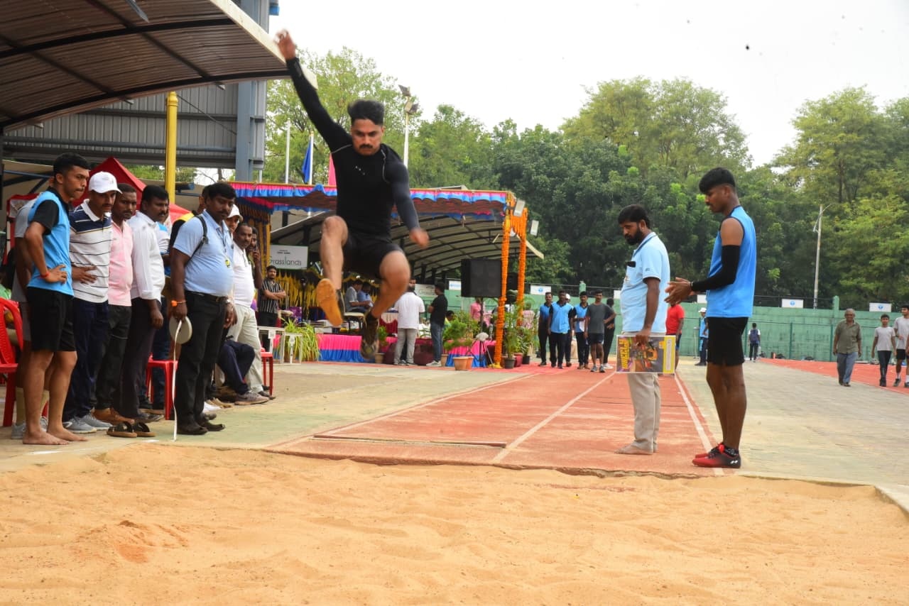 ಪೊಲೀಸ್ ಕ್ರೀಡಾಕೂಟದಲ್ಲಿ ಉದ್ದ ಜಿಗಿತ ಸ್ಪರ್ಧೆ ನಡೆಯಿತು