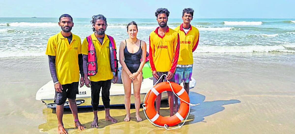 ಗೋಕರ್ಣ: ಸಮುದ್ರದಲ್ಲಿ ಮುಳುಗುತ್ತಿದ್ದ ವಿದೇಶಿ ಮಹಿಳೆ ರಕ್ಷಣೆ