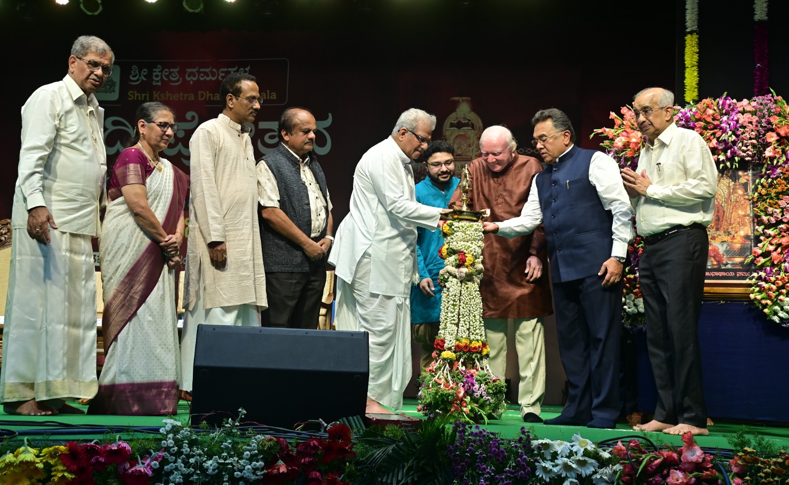 ಹಿರಿಯ ಸಾಹಿತಿ ಪ್ರೊ. ಪ್ರೇಮಶೇಖರ ಬುಧವಾರ ಧರ್ಮಸ್ಥಳದಲ್ಲಿ ಸಾಹಿತ್ಯ ಸಮ್ಮೇಳನದ 93ನೇ ಅಧಿವೇಶನವನ್ನು ಉದ್ಘಾಟಿಸಿದರು 