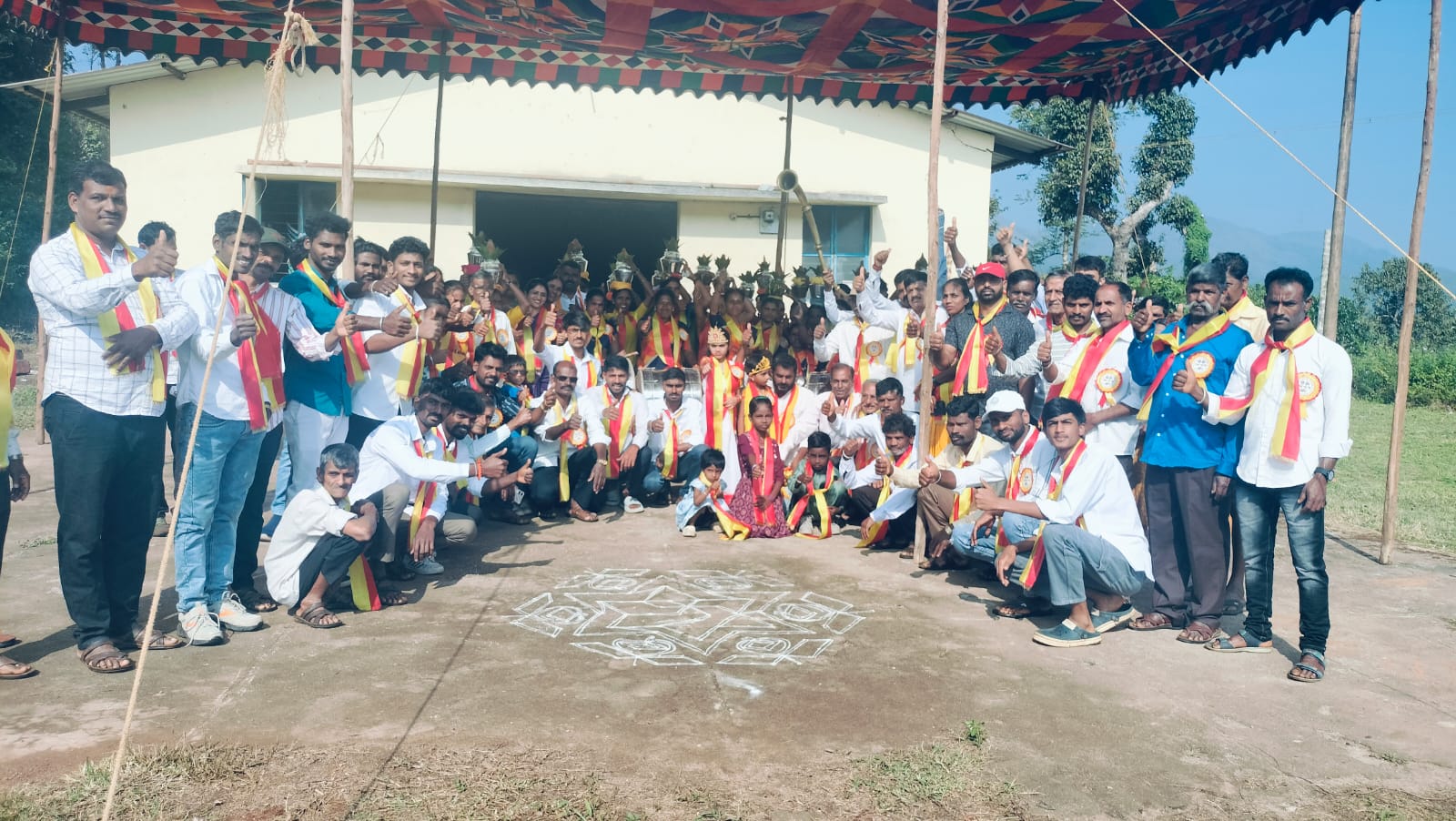 ಮೂಡಿಗೆರೆ ತಾಲ್ಲೂಕಿನ ಅಡ್ಡಗುಡ್ಡೆಯಲ್ಲಿ ನಡೆದ ಕನ್ನಡ ಹಳ್ಳಿ ಹಬ್ಬದಲ್ಲಿ ಭಾಗವಹಿಸಿದ್ದ ಗ್ರಾಮಸ್ಥರು