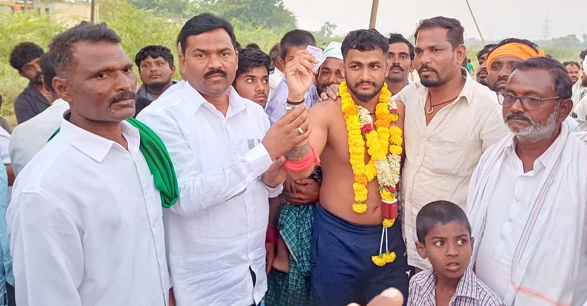 ಹಜರತ್ ಮನಸೂರ ಅಲಿ ಜಾತ್ರೆಯಲ್ಲಿ ಕುಸ್ತಿ ಪಂದ್ಯಾವಳಿ