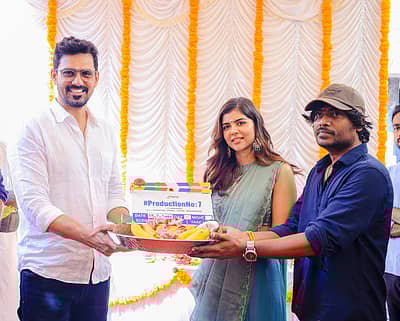 ತೆಲುಗು ಚಿತ್ರ 'ಹಲೋ' ಮೂಲಕ ಸಿನಿಮಾ ಕ್ಷೇತ್ರ ಪ್ರವೇಶಿಸಿದ ನಟಿ ಕಲ್ಯಾಣಿ ಪ್ರಿಯದರ್ಶನ್ ಇಂದು ಮಲಯಾಳಂ, ತೆಲುಗು ಮತ್ತು ತಮಿಳು ಚಿತ್ರರಂಗದಲ್ಲಿ ಬಹುಬೇಡಿಕೆಯ ನಟಿಯಾಗಿದ್ದಾರೆ.