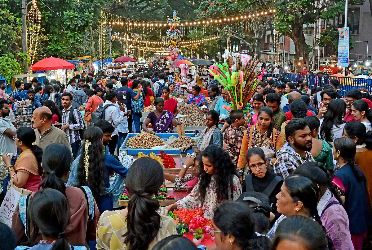 ಬಸವನಗುಡಿ ಕಡಲೆಕಾಯಿ ಪರಿಷೆಗೆ ಯುವಕರ ದಂಡು