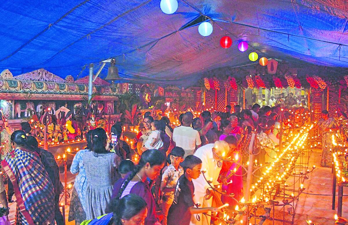ದೊಡ್ಡಬಳ್ಳಾಪುರದ ಸಪ್ತಮಾತೃಕಾ ಮಾರಿಯಮ್ಮ ದೇವಾಲಯದಲ್ಲಿ ಕಾರ್ತಿಕ ಅಮಾವಾಸ್ಯೆಯ ಅಂಗವಾಗಿ ಲಕ್ಷದೀಪೋತ್ಸವ