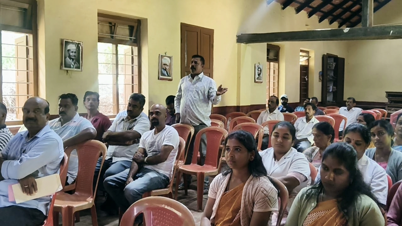 ಗ್ರಾಮಸಭೆಯಲ್ಲಿ ಪಾಲ್ಗೊಂಡ ಗ್ರಾಮಸ್ಥರು.