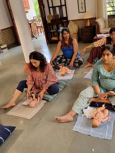 ವಿಶೇಷ ಏನೆಂದರೆ ತಾಯ್ತನ ಹಾಗೂ ಮಗುವಿನ ಆರೈಯಲ್ಲಿ ನಟಿ ತಮ್ಮನ್ನು ತಾವು ತೊಡಗಿಸಿಕೊಂಡ ಬಗ್ಗೆ ಚಿತ್ರಗಳಲ್ಲಿ ಕಾಣಬಹುದು. ತಾಯಿಯ ಪಾತ್ರಕ್ಕಾಗಿ ನಟಿ ಮಾಡಿದ ಅಭ್ಯಾಸಕ್ಕೆ ಅಭಿಮಾನಿಗಳು ಮೆಚ್ಚುಗೆ ವ್ಯಕ್ತಪಡಿಸಿದ್ದಾರೆ.