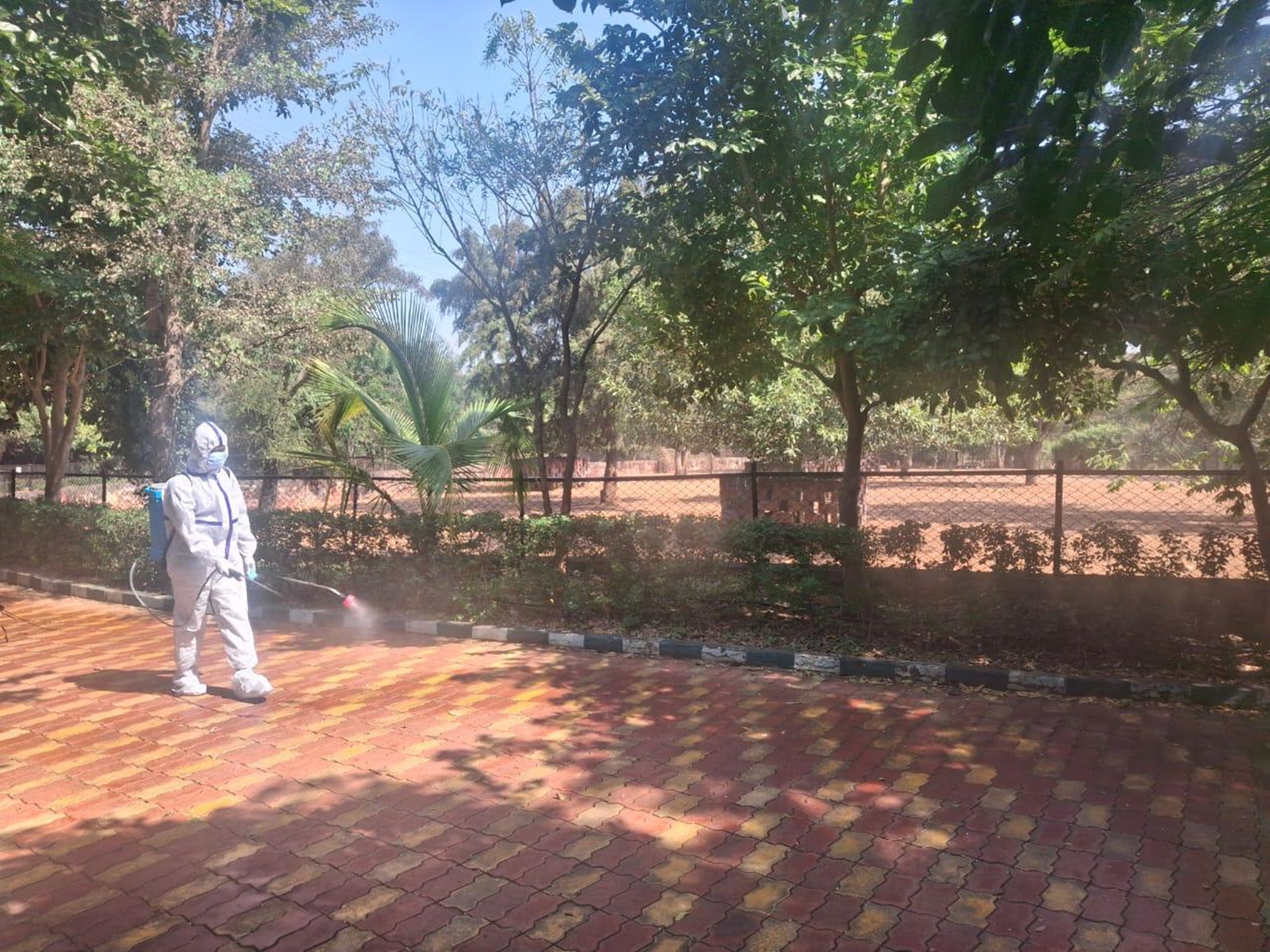 ಬಿಂಕದಕಟ್ಟಿ ಮೃಗಾಲಯದಲ್ಲಿ ಸೋಂಕು ನಿವಾರಣೆಗೆ ಸ್ಯಾನಿಟೈಸೇಷನ್‌ ಮಾಡಲಾಯಿತು