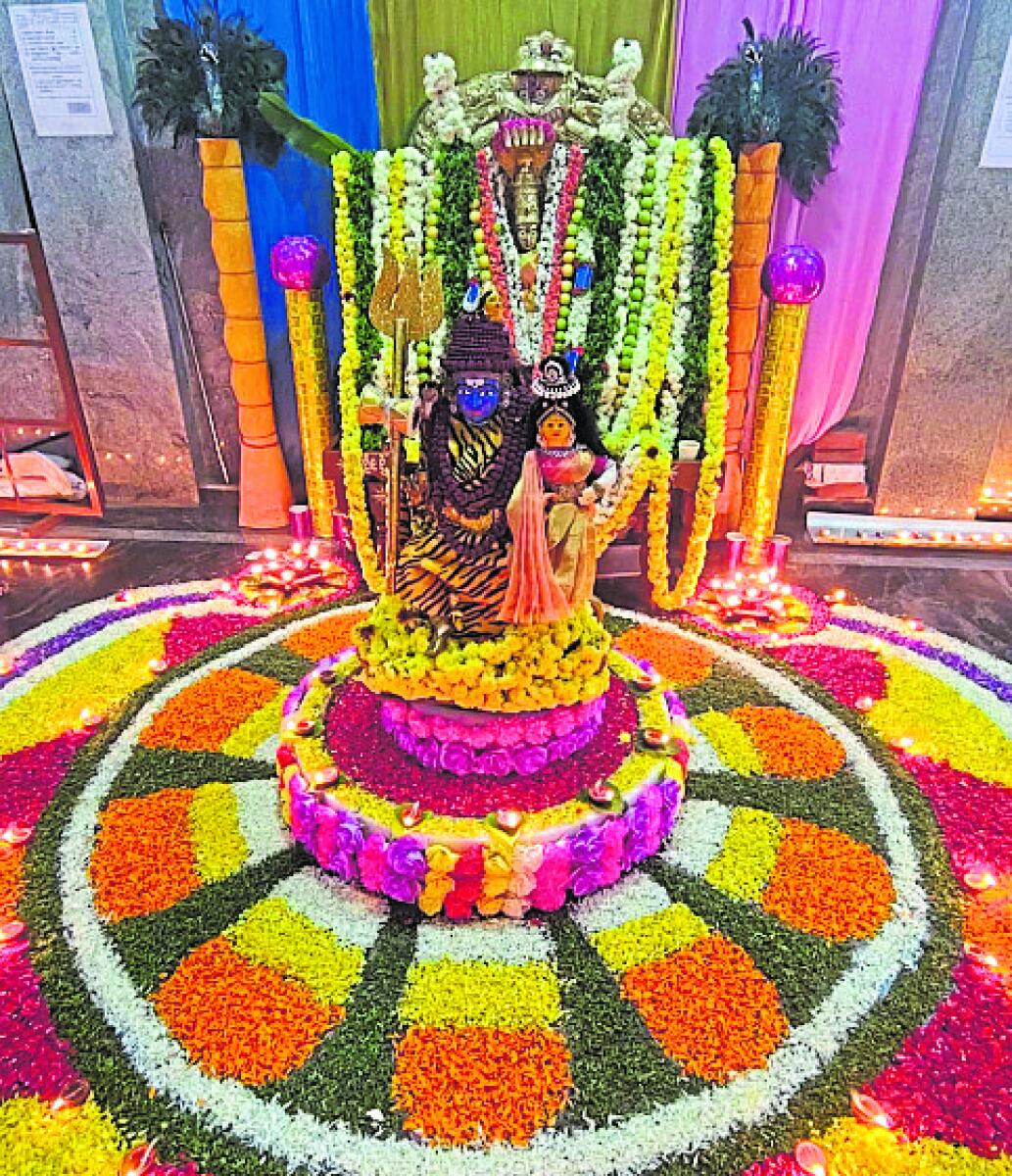 ದೊಡ್ಡಬಳ್ಳಾಪುರದ ಅಭಯಚೌಡೇಶ್ವರಿ ದೇವಾಲಯದಲ್ಲಿ ಲಕ್ಷದೀಪೋತ್ಸವ ಹಾಗೂ ಹೂವಿನ ಅಲಂಕಾರ