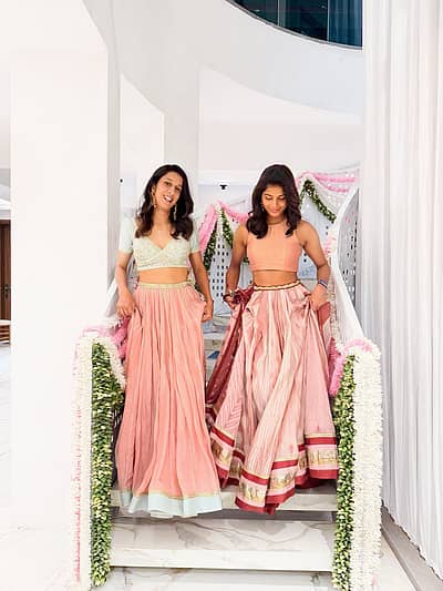 ಕ್ರಿಕೆಟ್ ತಾರೆಯರ ಚಿತ್ರಗಳಿಗೆ ಅಭಿಮಾನಿಗಳು ಸಾಮಾಜಿಕ ಮಾಧ್ಯಮದಲ್ಲಿ ಮೆಚ್ಚುಗೆ ವ್ಯಕ್ತಪಡಿಸುತ್ತಿದ್ದಾರೆ.