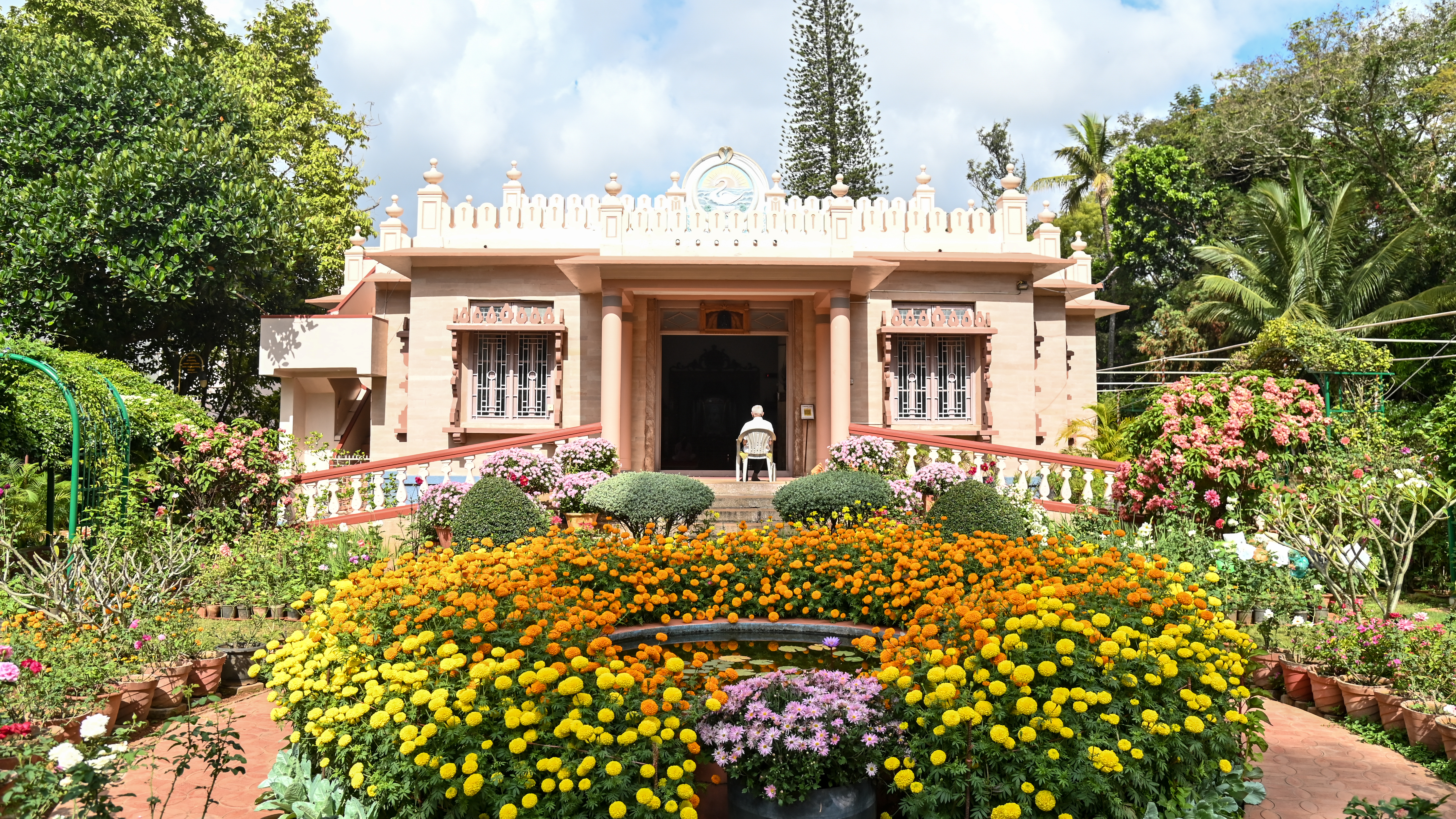 ಶ್ರೀ ರಾಮಕೃಷ್ಣ ಆಶ್ರಮದ ಪ್ರಾರ್ಥನಾ ಮಂದಿರ.  