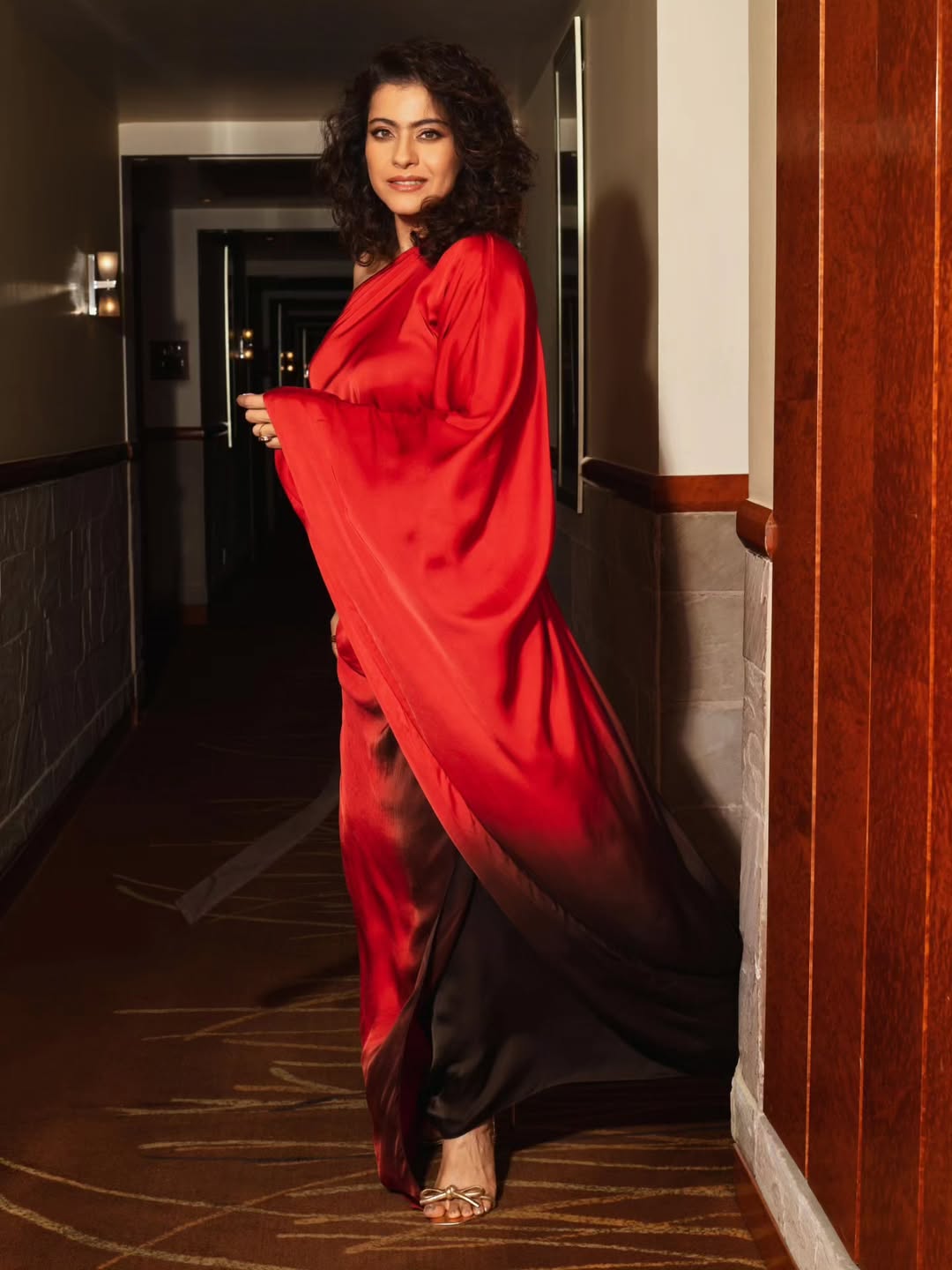 ಕಾಜೋಲ್ ಹೊಸ ಚಿತ್ರಗಳಿಗೆ ಅಭಿಮಾನಿಗಳ ಮೆಚ್ಚುಗೆ ವ್ಯಕ್ತಪಡಿಸಿದ್ದಾರೆ.