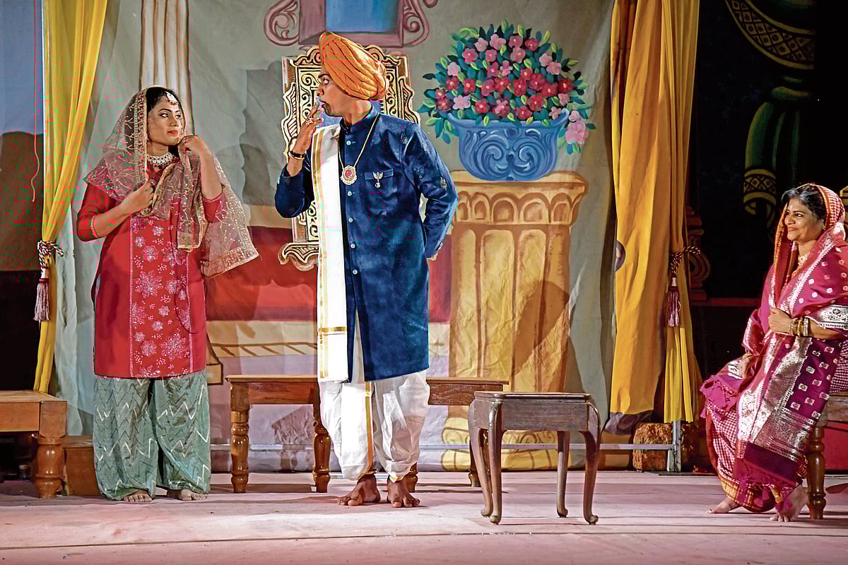 ನಾಟಕ ವಿಮರ್ಶೆ: ಬಹುಮುಖಿ ಒಳಸುಳಿಗಳ ‘ಪ್ರತಿ ಗಂಧರ್ವ’