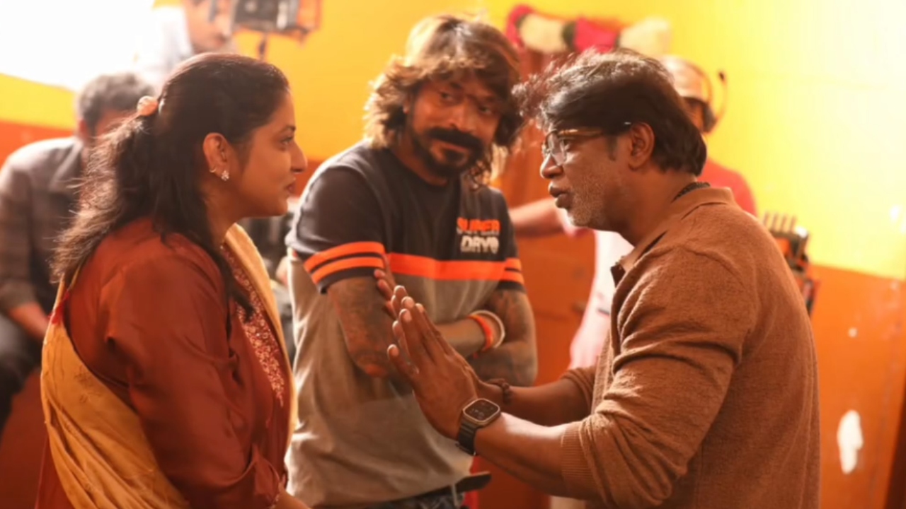 ಕಳೆದ ವಾರ ಬಿಗ್‌ಬಾಸ್ ಸೀಸನ್ 12ರಿಂದ ಎಲಿಮಿನೇಟ್ ಆಗಿ ಆಚೆ ಬಂದಿದ್ದ ಕಾಕ್ರೋಚ್ ಸುಧಿ ‌ಈಗ ‘ಸಿಟಿ ಲೈಟ್ಸ್’ ಸಿನಿಮಾದ ಚಿತ್ರೀಕರಣ ಸೆಟ್‌ನಲ್ಲಿ ಪ್ರತ್ಯಕ್ಷರಾಗಿದ್ದಾರೆ.