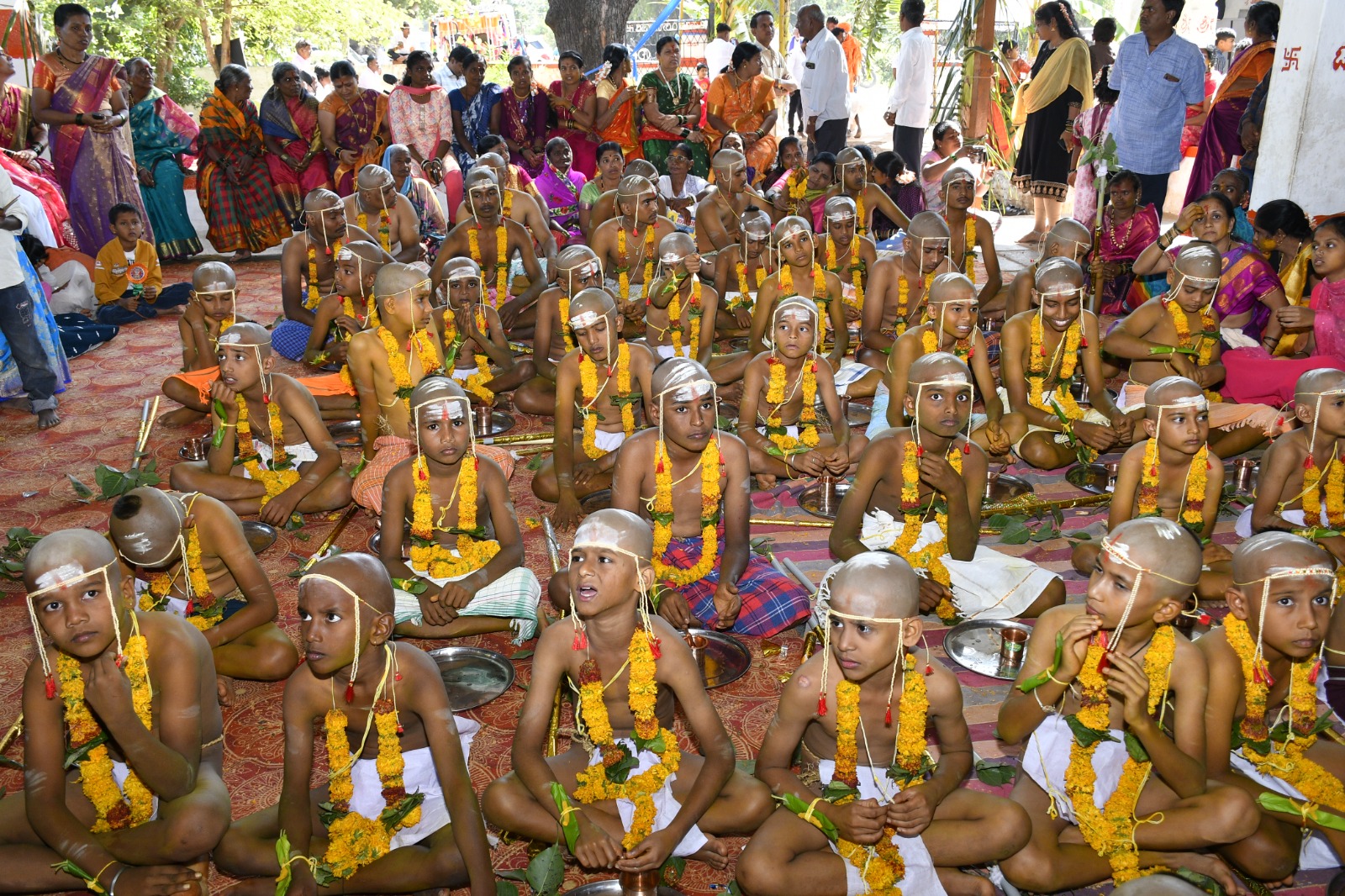 ವಟುಗಳು ಉಪನಯನ ಮಾಡಿಸಿಕೊಂಡಿರುವದು 