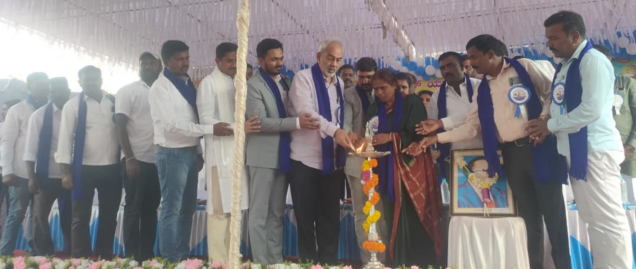 ರಾಮನಾಥಪುರ ಹೋಬಳಿಯ ಬಿಳಗೂಲಿ ಗ್ರಾಮದಲ್ಲಿ ಭಾನುವಾರ ಡಾ. ಬಿ.ಆರ್.ಅಂಬೇಡ್ಕರ್ ಪುತ್ಥಳಿ ಅನಾವರಣ ಕಾರ್ಯಕ್ರಮವನ್ನು ಶಾಸಕ ಎ.ಮಂಜು ಮತ್ತು ಗಣ್ಯರು ಉದ್ಘಾಟಿಸಿದರು