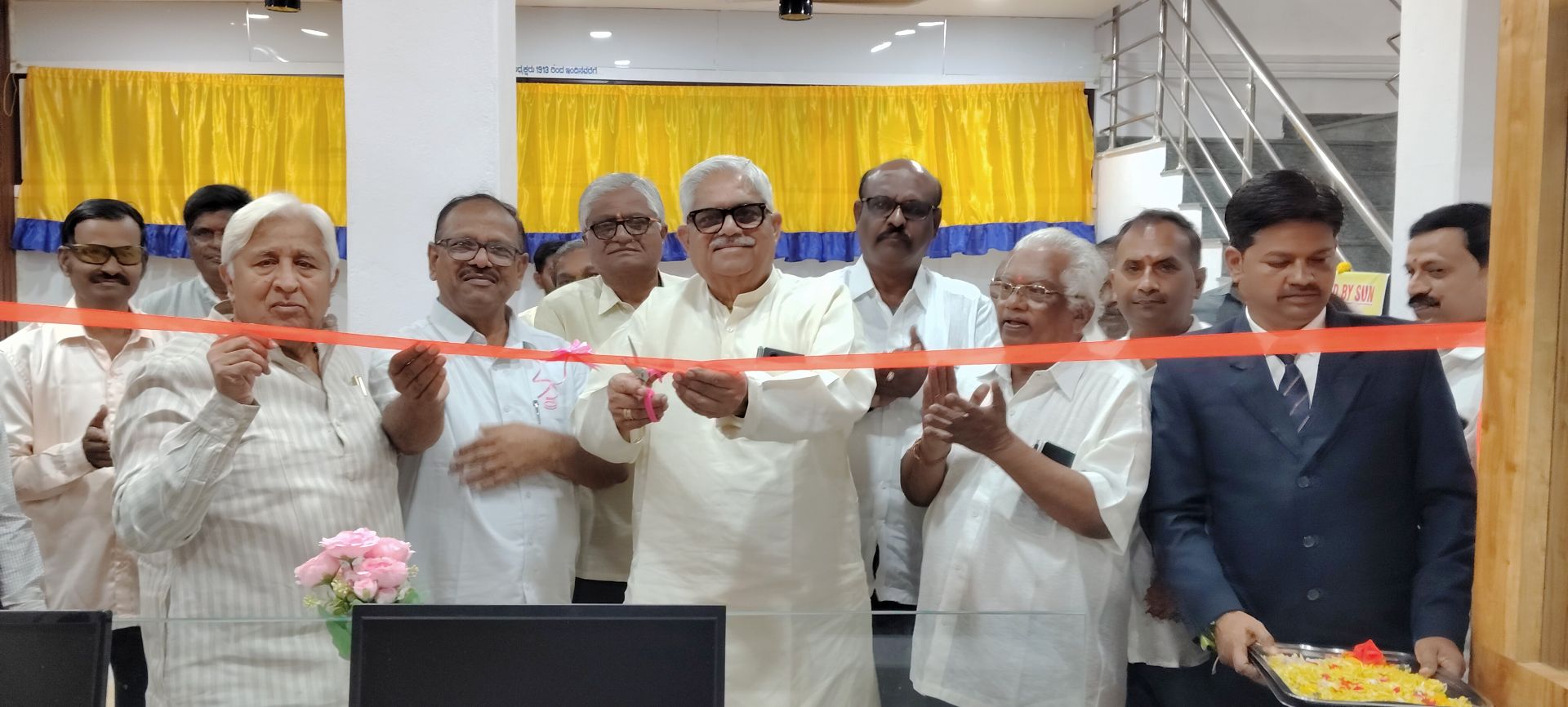 ಗಜೇಂದ್ರಗಡದ ದಿ.ಲಕ್ಷ್ಮೀ ಅರ್ಬನ್‌ ಕೋ-ಆಪರೇಟಿವ್‌ ಬ್ಯಾಂಕಿನ ನವೀಕೃತ ಕಚೇರಿಯನ್ನು ಶಾಸಕ ಜಿ.ಎಸ್.ಪಾಟೀಲ ಉದ್ಘಾಟಿಸಿದರು