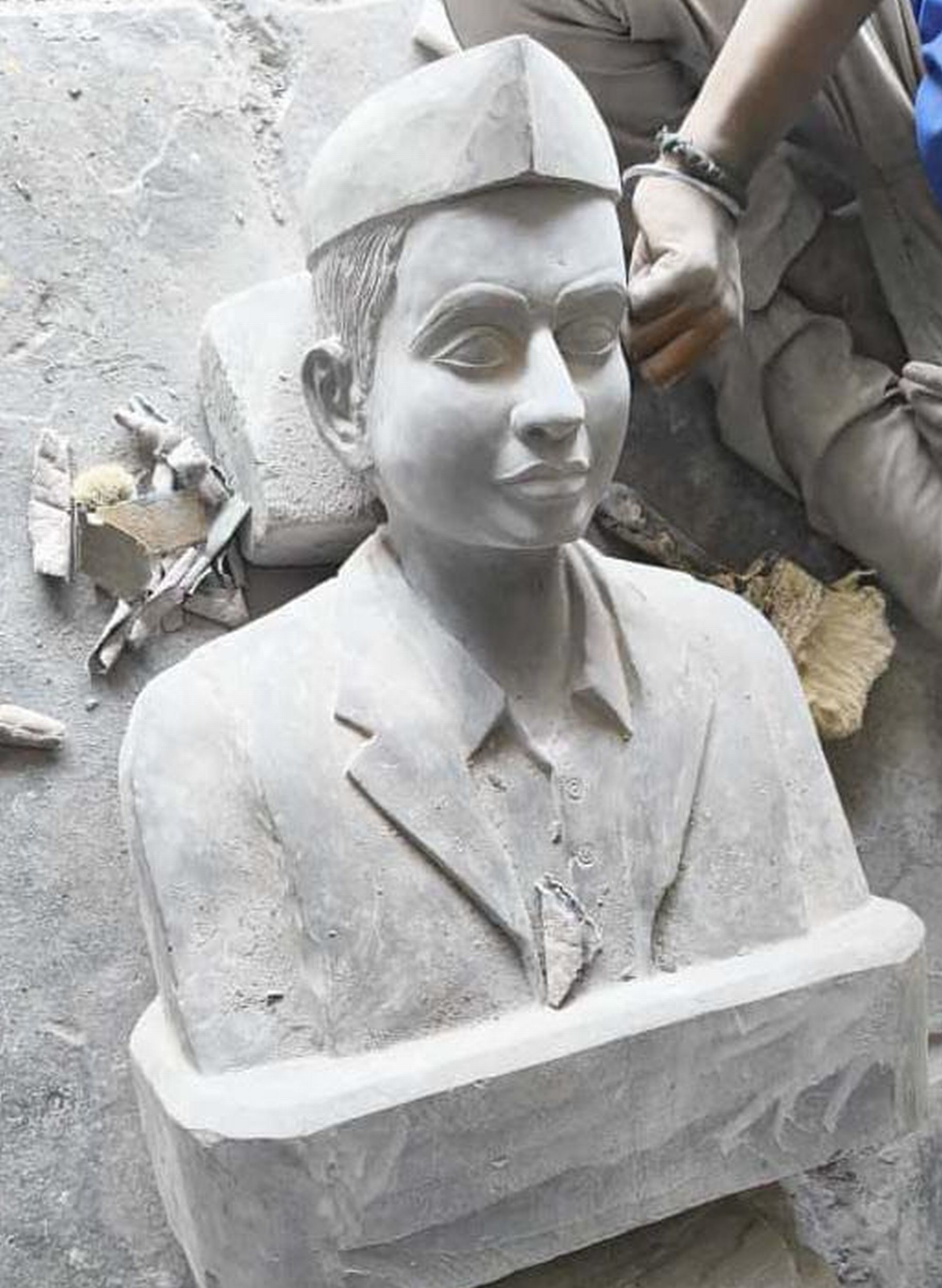 ವೀರಭದ್ರಪ್ಪ ಶಿರೂರ ಅವರ ಪುತ್ಥಳಿ