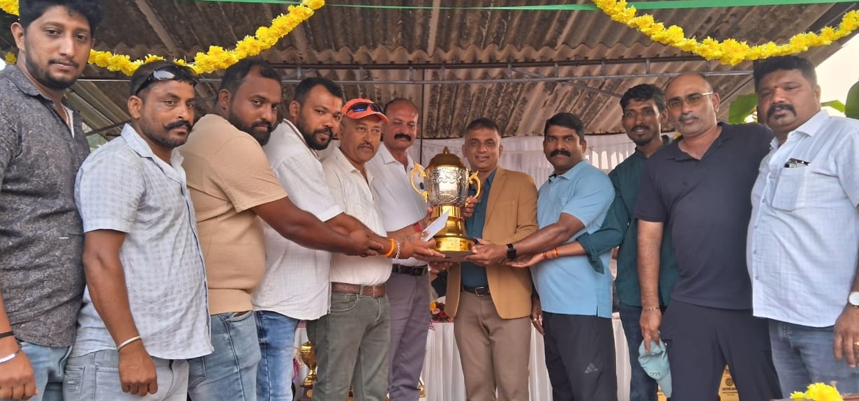 ಪುರುಷರ ವಿಭಾಗದಲ್ಲಿ ಟೀಮ್ ನಾಲ್ಕೇರಿ ತಂಡವು ಪ್ರಶಸ್ತಿ ಪಡೆದುಕೊಂಡಿತು