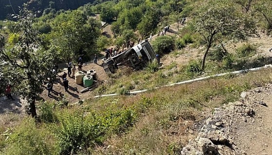 ಉತ್ತರಾಖಂಡ | ಕಂದಕಕ್ಕೆ ಉರುಳಿದ ಬಸ್: ಸ್ಥಳದಲ್ಲೇ ಐವರ ಸಾವು, 23 ಮಂದಿಗೆ ಗಾಯ