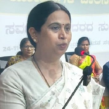 ಮತ್ತೆ ಶಾಸಕರು ದೆಹಲಿಗೆ ಹೋಗಿದ್ದಾರೆಯೇ? ನನಗೆ ಗೊತ್ತಿಲ್ಲ: ಲಕ್ಷ್ಮಿ ಹೆಬ್ಬಾಳ್ಕರ್