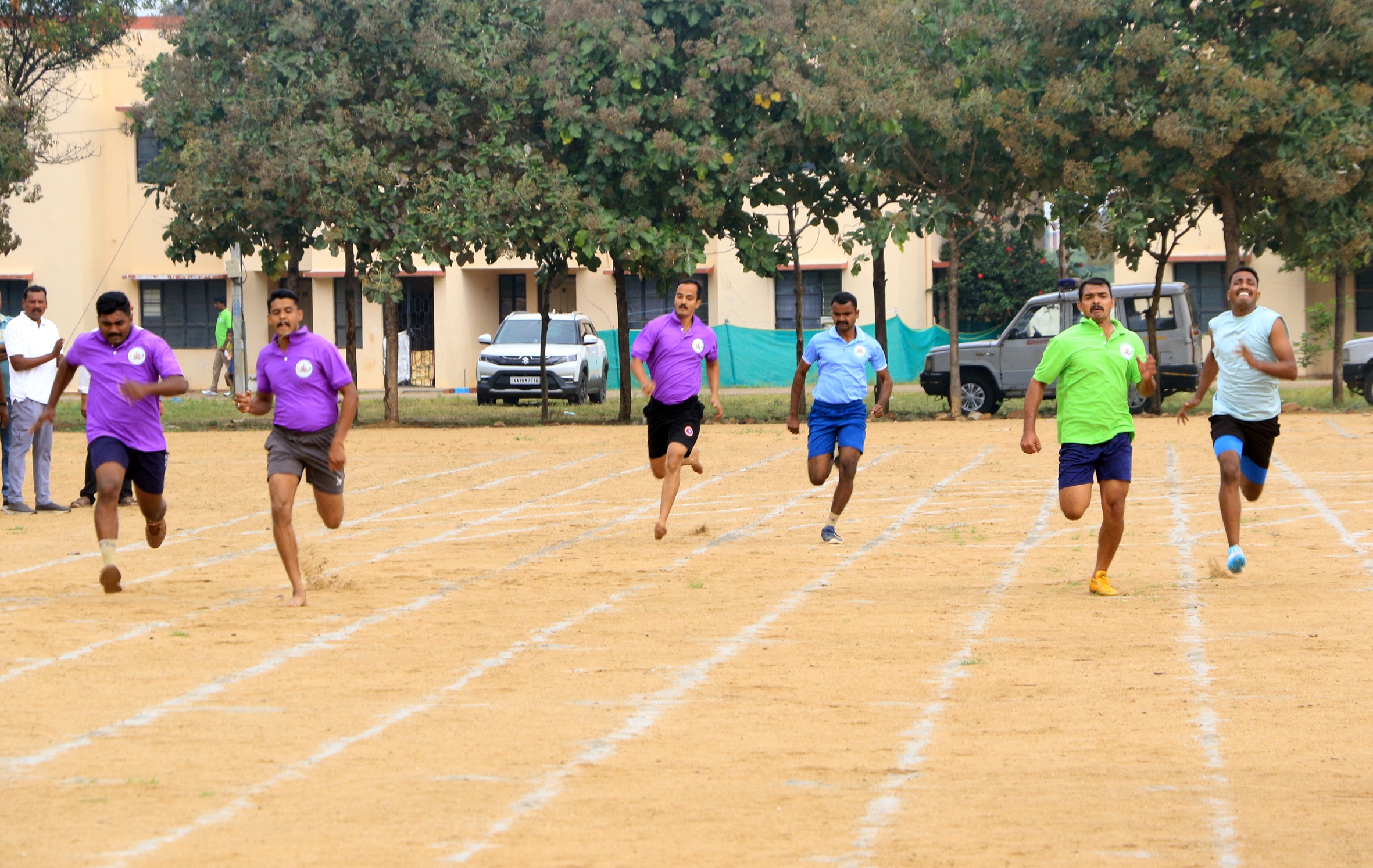 ಪೊಲೀಸ್ ಕ್ರೀಡಾಕೂಟದಲ್ಲಿ ಭಾಗವಹಿಸಿದ್ದ ಸ್ಪರ್ಧಿಗಳು 