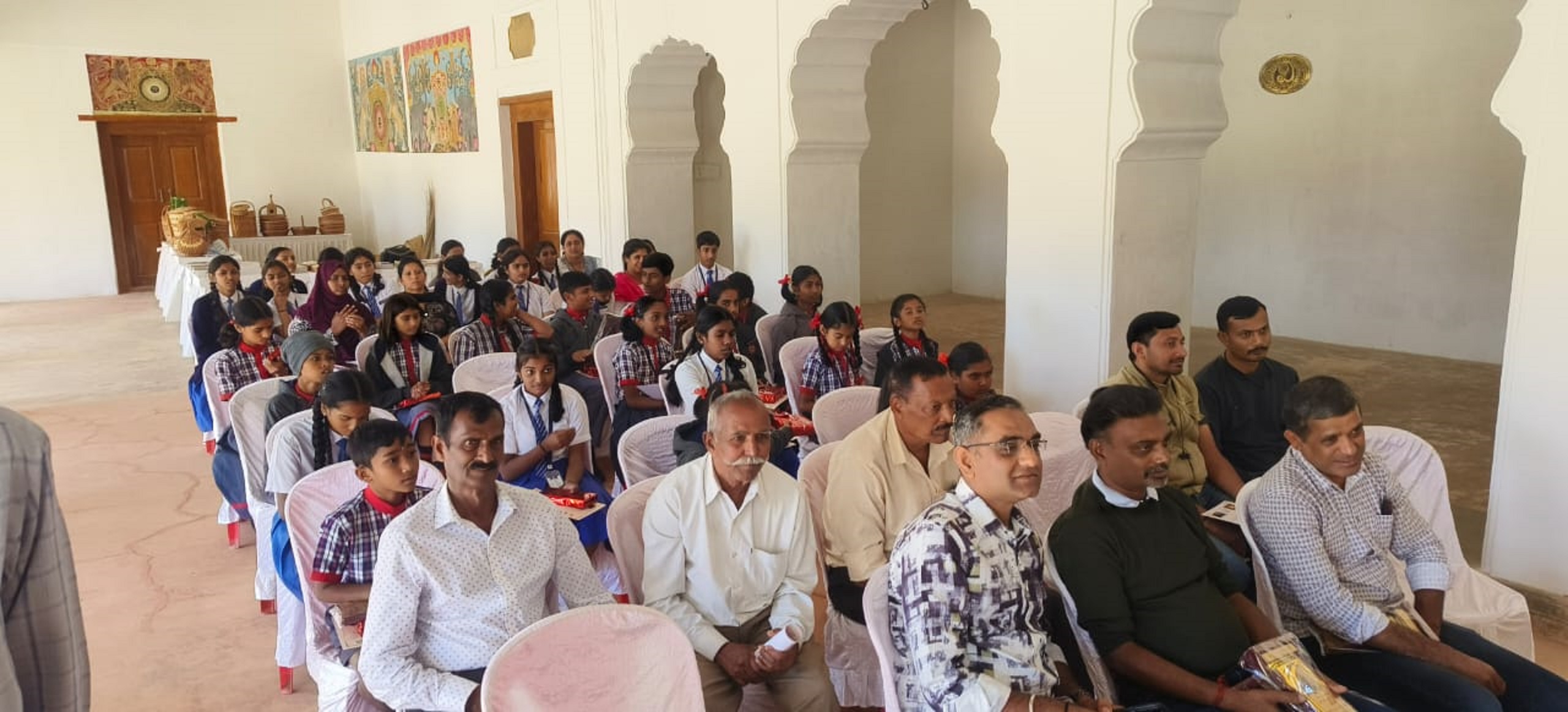 ಕಾರ್ಯಕ್ರಮದಲ್ಲಿ ಹೆಚ್ಚಿನ ಸಂಖ್ಯೆಯಲ್ಲಿ ಶಾಲಾಮಕ್ಕಳು ಸಭಿಕರು ಭಾಗವಹಿಸಿದ್ದರು