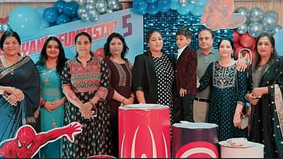 ರಾಯನ್‌ ಹುಟ್ಟುಹಬ್ಬಕ್ಕೆ ಮೇಘನಾ ರಾಜ್‌ ತಂದೆ-ತಾಯಿ, ಧ್ರುವ ಸರ್ಜಾ ಹಾಗೂ ಪತ್ನಿ ಪ್ರೇರಣಾ ದಂಪತಿ, ಹಿರಿಯ ನಟಿ ಶ್ರುತಿ ಹಾಗೂ ಮಗಳು ಗೌರಿ ಹಾಜರಿದ್ದರು.