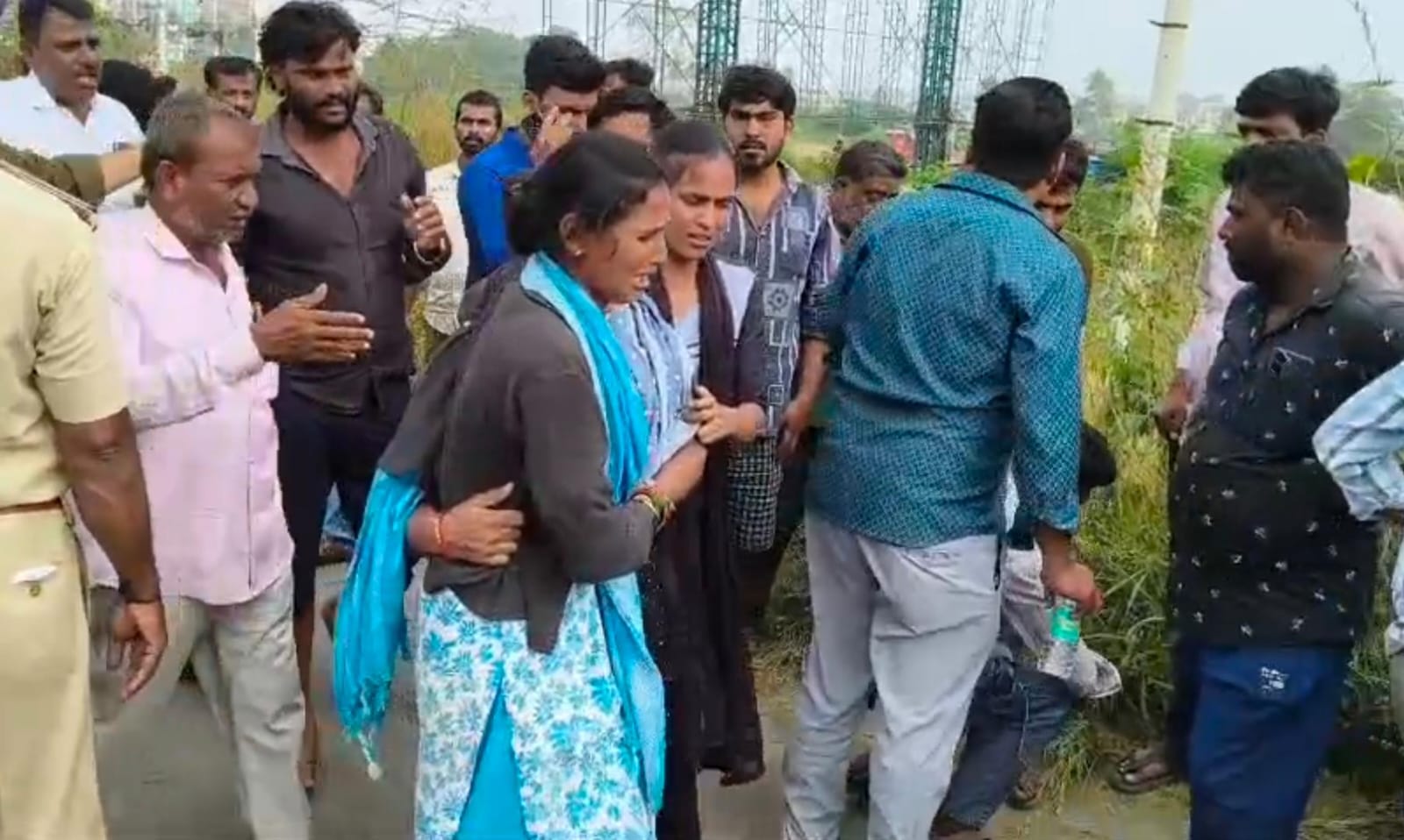 ಮೃತ ಮಹೇಶ್‌ ಕುಟುಂಬಸ್ಥರ ಆಕ್ರಂದನ