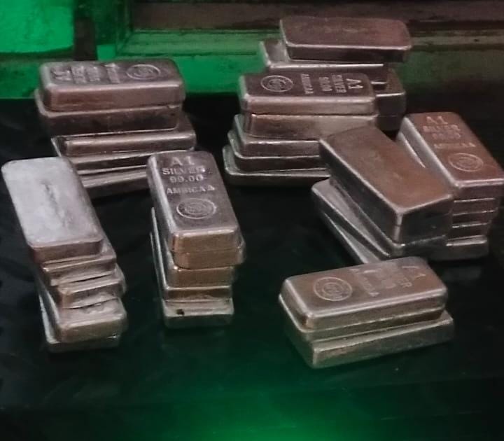 ಬೆಳ್ಳಿಗಟ್ಟಿಗಳು. 