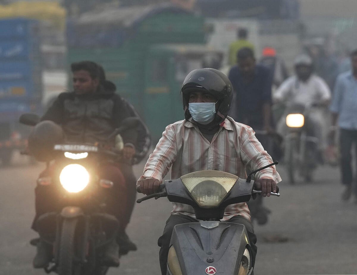 ದೆಹಲಿಯಾದ್ಯಂತ ದಟ್ಟ ಹೊಗೆ; ಗಾಳಿ ಗುಣಮಟ್ಟ ಕಳಪೆ