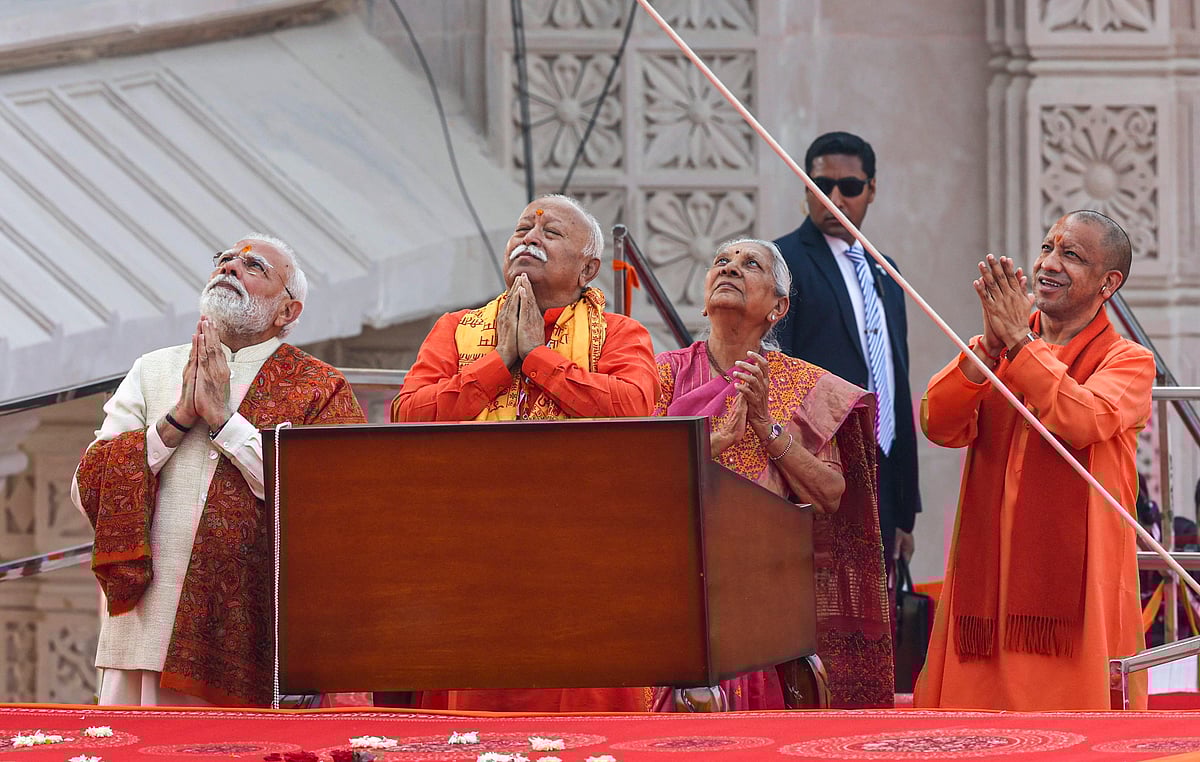 ರಾಮ ಮಂದಿರ ಧ್ವಜಾರೋಹಣ ವೇಳೆ ಮೋದಿಯವರ ಕೈಗಳು ನಡುಗಿದ್ದೇಕೆ? ಇಲ್ಲಿದೆ ಅಸಲಿ ಸತ್ಯ