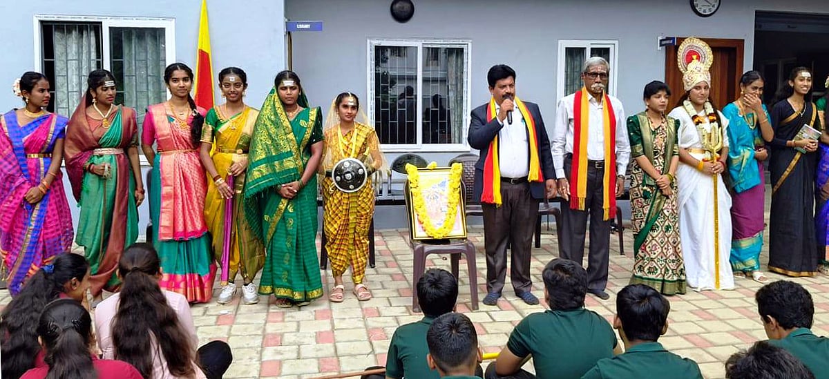 ಕನ್ನಡ ಮಾತನಾಡಲು ಹಿಂಜರಿಕೆ ಸಲ್ಲ: ಸಾಹಿತಿ ವಿಜಯ್ ರಾಂಪುರ