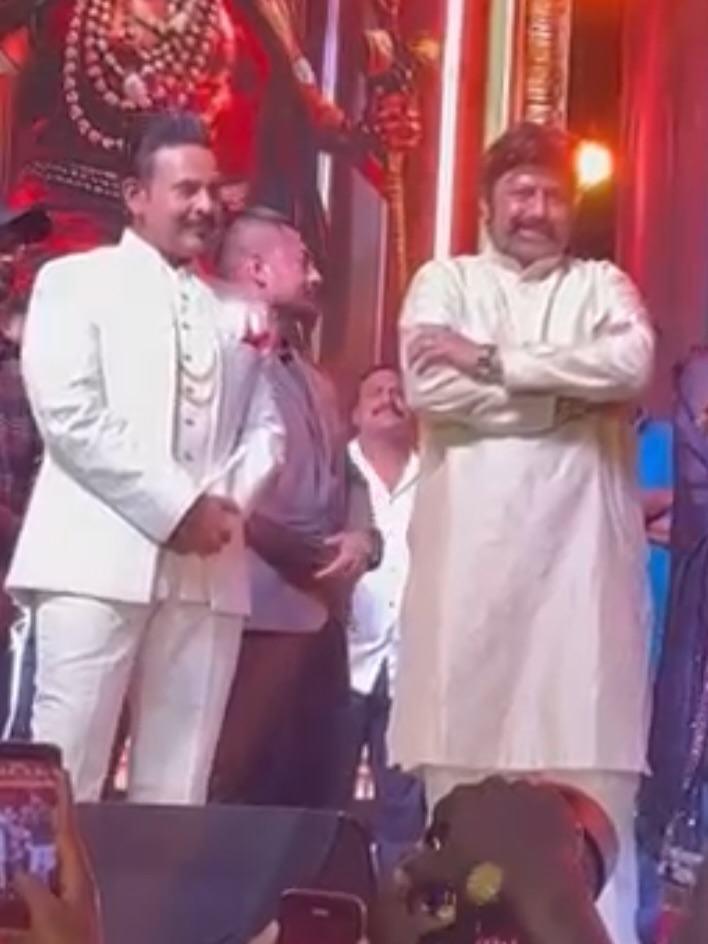 ನಂದಮೂರಿ ಬಾಲಕೃಷ್ಣ, ನಿರೂಪಕ ಅಕುಲ್ ಬಾಲಾಜಿ