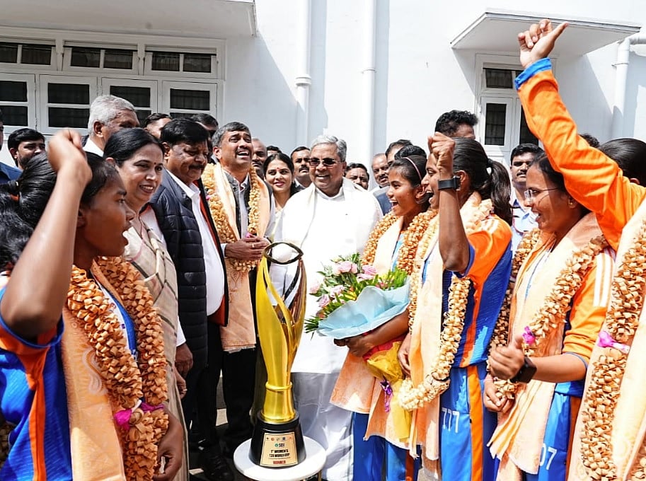 ಸರ್ಕಾರದಿಂದ ಕ್ರಿಕೆಟ್ ಆಟಗಾರ್ತಿಯರಿಗೆ ₹10 ಲಕ್ಷ ನಗದು ಬಹುಮಾನ, ಸರ್ಕಾರಿ ಉದ್ಯೋಗ