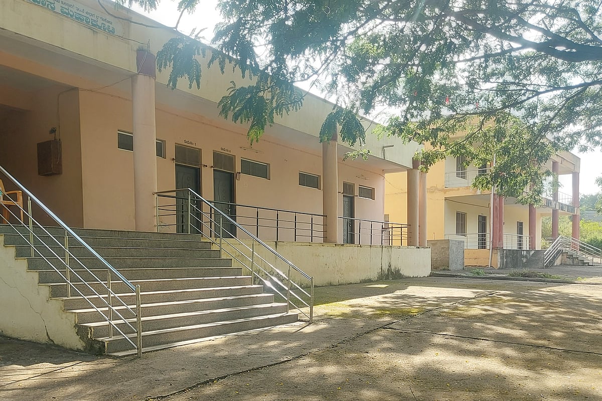 ಬಾದಾಮಿ : ಬೀಗ ಹಾಕಿದ ಯಾತ್ರಿ ನಿವಾಸ