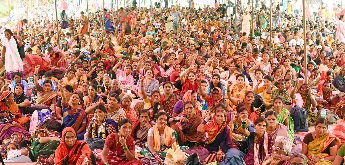 ಗೃಹಲಕ್ಷ್ಮಿ ನಿಲ್ಲಿಸಿದರೂ ಪರವಾಗಿಲ್ಲ, ಮದ್ಯಪಾನ ನಿಷೇಧಿಸಿ: ಮಹಿಳೆಯರ ಆಗ್ರಹ