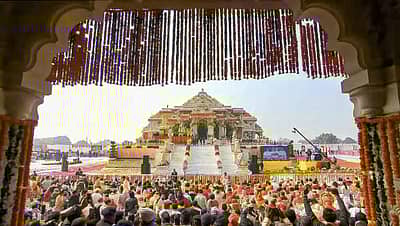 ಅಯೋಧ್ಯೆಯಲ್ಲಿ ಭವ್ಯ ರಾಮ ಮಂದಿರದ ನಿರ್ಮಾಣ ಕಾರ್ಯ ಪೂರ್ಣಗೊಂಡಿದೆ. ಈ ಹಿನ್ನೆಲೆ ಇಂದು (ಮಂಗಳವಾರ) ಧಾರ್ಮಿಕ ಧ್ವಜಾರೋಹಣ ಕಾರ್ಯಕ್ರಮ ಜರುಗಲಿದೆ. 