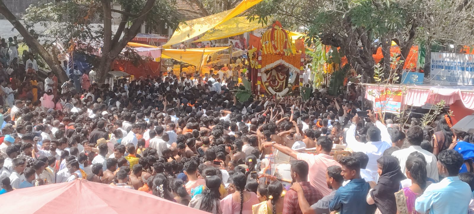 ಕುಶಾಲನಗರ ಪಟ್ಟಣದ 4ನೇ ಬಡಾವಣೆಯ ಕೆ.ಹೆಚ್.ಬಿ.ಕಾಲೋನಿಯಲ್ಲಿರುವ ಶ್ರೀ ಸುಬ್ರಹ್ಮಣ್ಯ ದೇವಸ್ಥಾನದಲ್ಲಿ ಬುಧವಾರ ಷಷ್ಠಿ ಉತ್ಸವವು ಶ್ರದ್ಧಾಭಕ್ತಿಯಿಂದ ನಡೆಯಿತು.