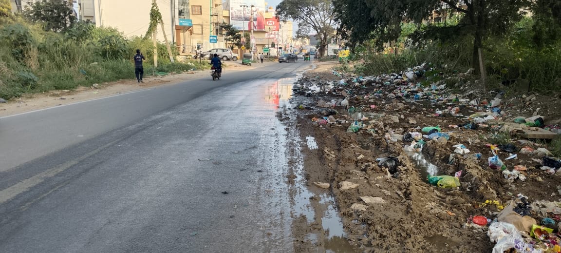 ನಾರಾಯಣ ಪಿ ಯು ಕಾಲೇಜು ಬಳಿ ಕಸ ತೆರೆವು ಮಾಡಿರುವುದು ಇನ್ನೂ ಸ್ವಚ್ಚಗೊಳಿಸಬೇಕಿದೆ